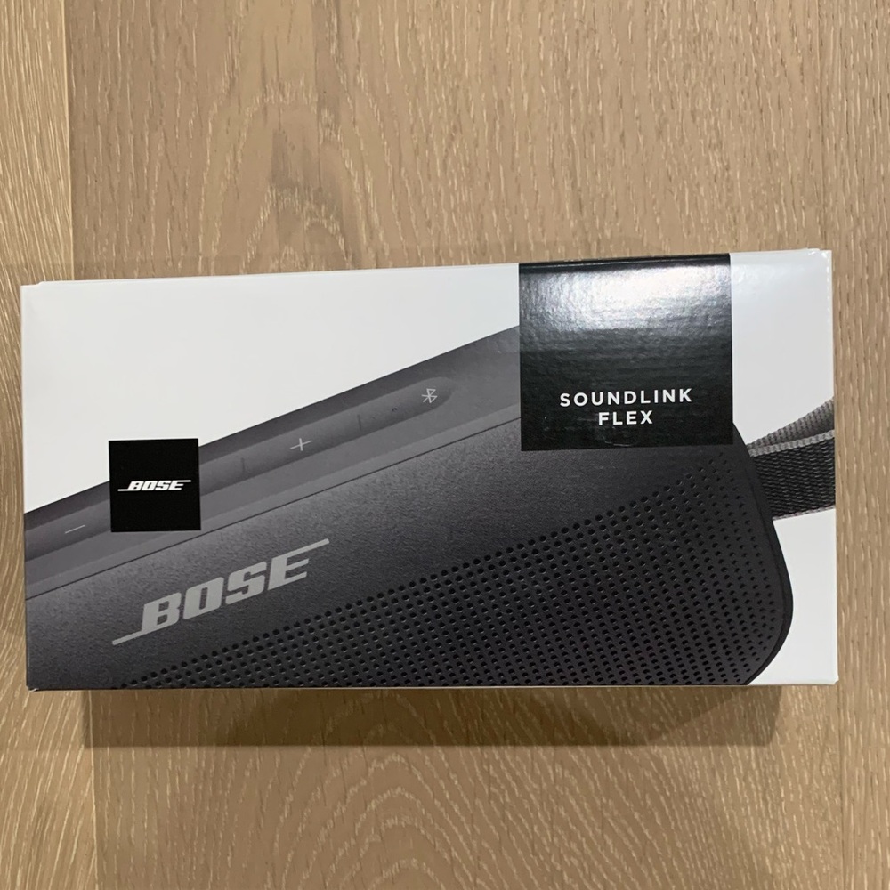 BOSE Soundlink Flex Portable Speaker Brand New